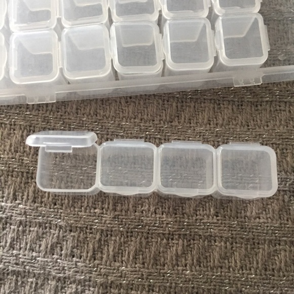 New 28 Slots Storage Box - Picture 3 of 4